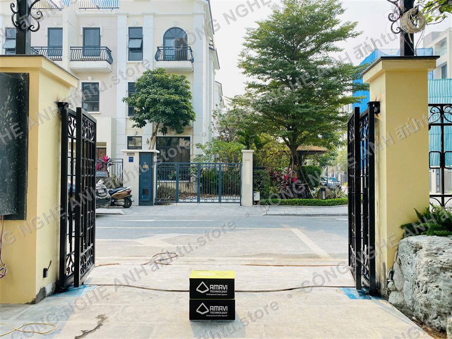 Cổng 2 cánh mở quay tự động biệt thự do Công Nghệ Anh Tú lắp