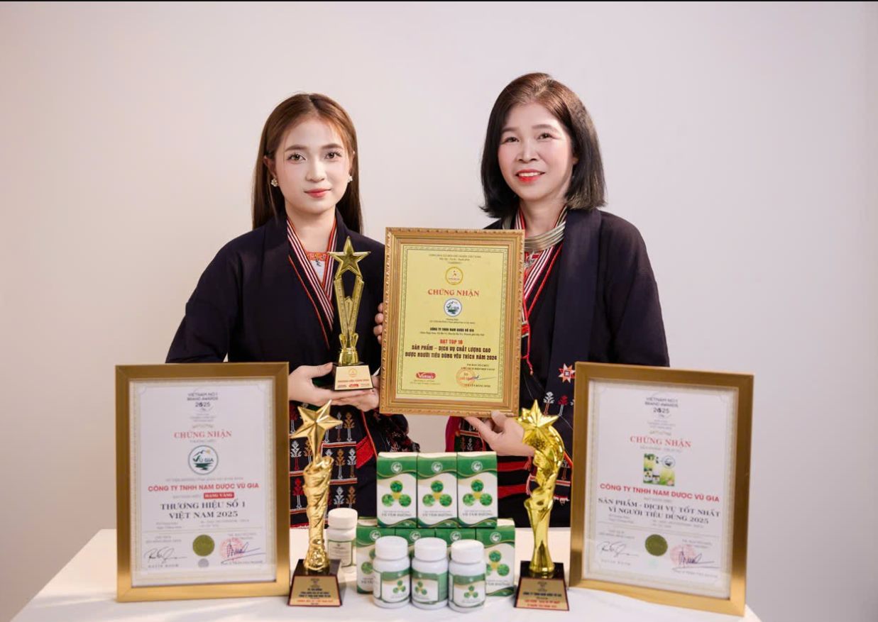 Lương y Dương Thị Minh cùng con gái Đinh Thùy Trang
