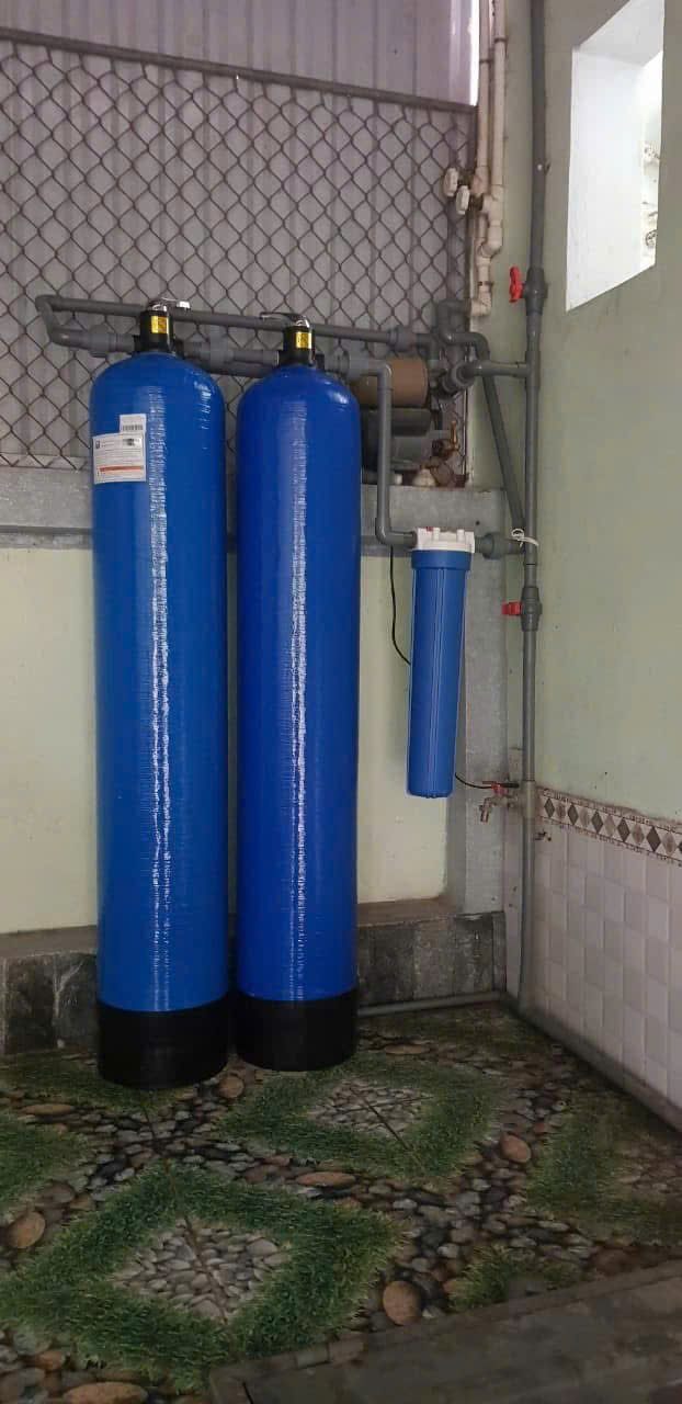 Hệ lọc tổng 2 cột lắp tại sân nhà khách — công trình thật Công Nghệ Anh Tú